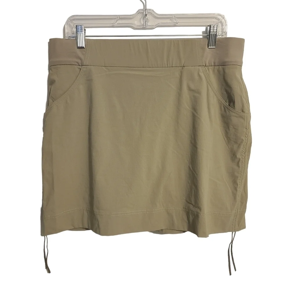Columbia | Women's Tan/Green Anytime Casual Skorts (Size Large)